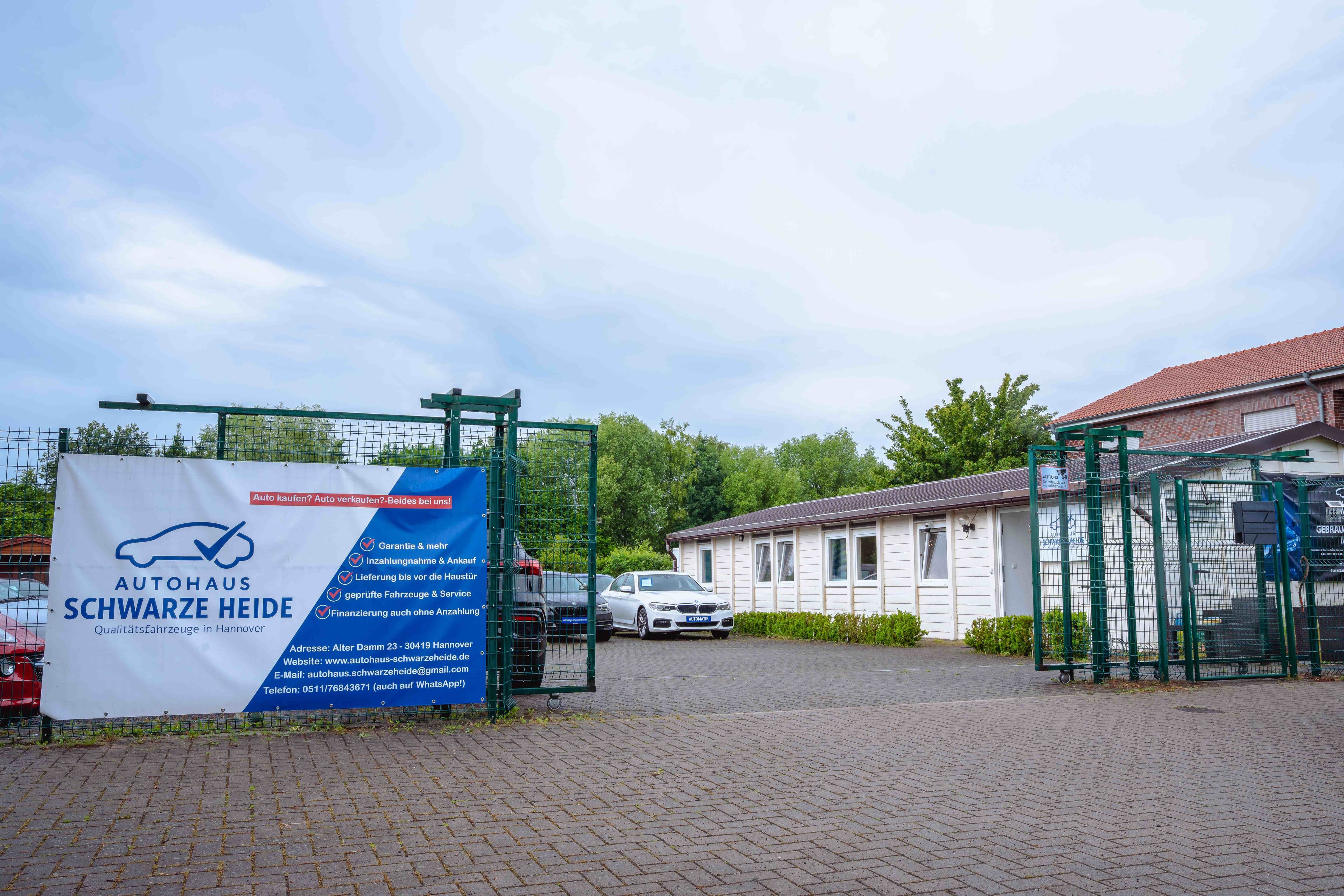 Außenansicht des Autohaus Schwarze Heide in Hannover
